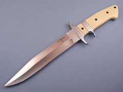 Custom Knife by Ricardo  Velarde